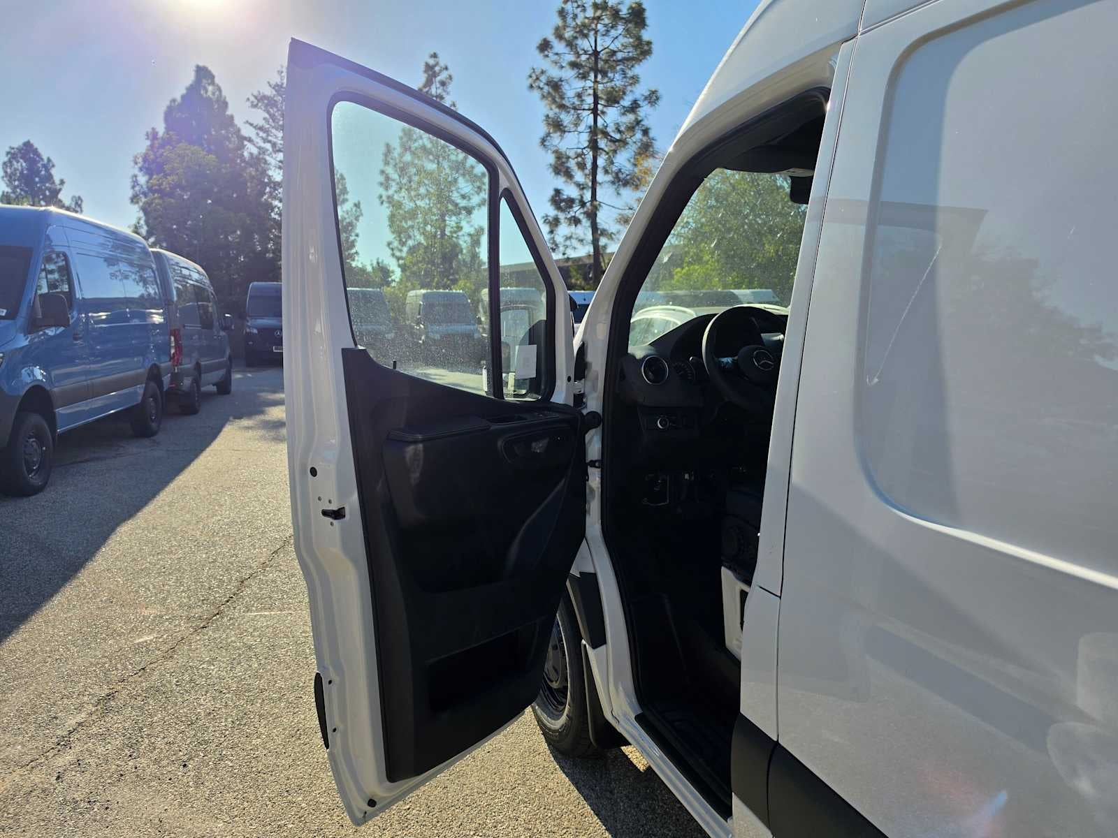 2026 Mercedes-Benz Sprinter Cargo 2500 Standard Roof I4 Diesel 144 RWD