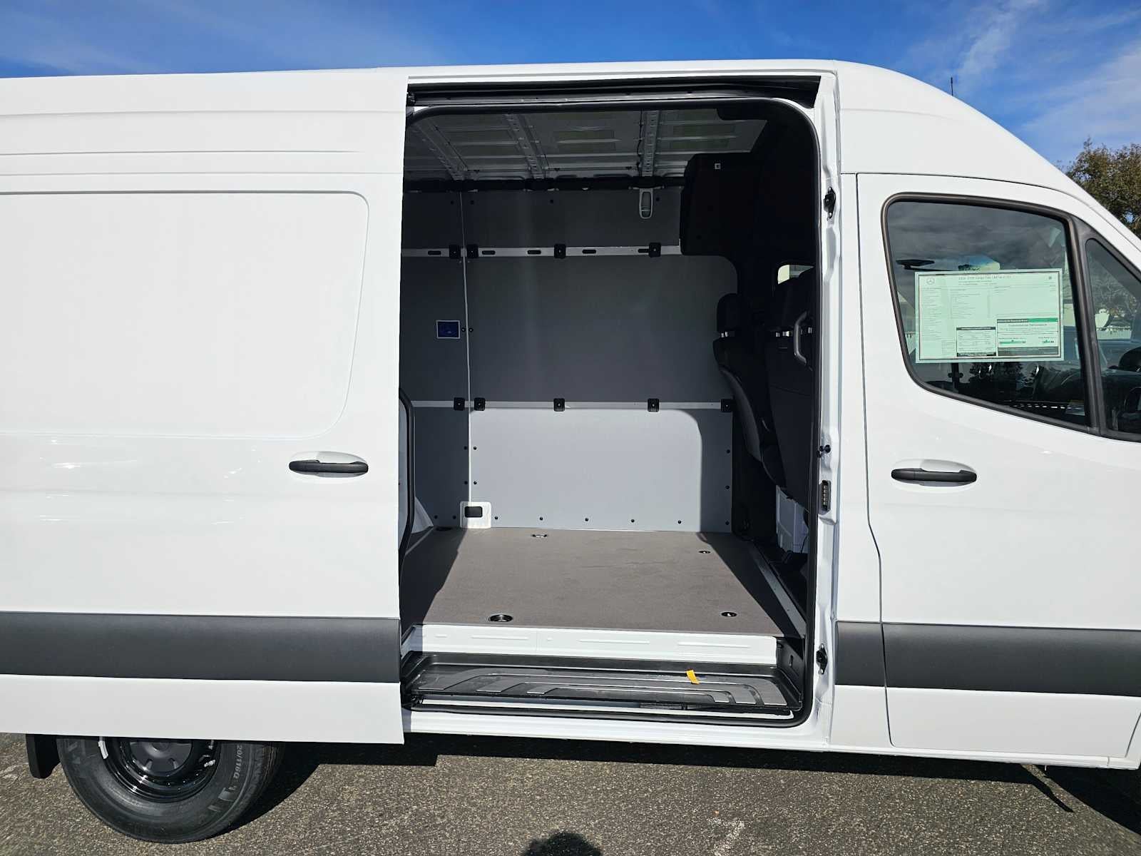 2026 Mercedes-Benz Sprinter 2500 Standard Roof I4 Diesel 144" RWD