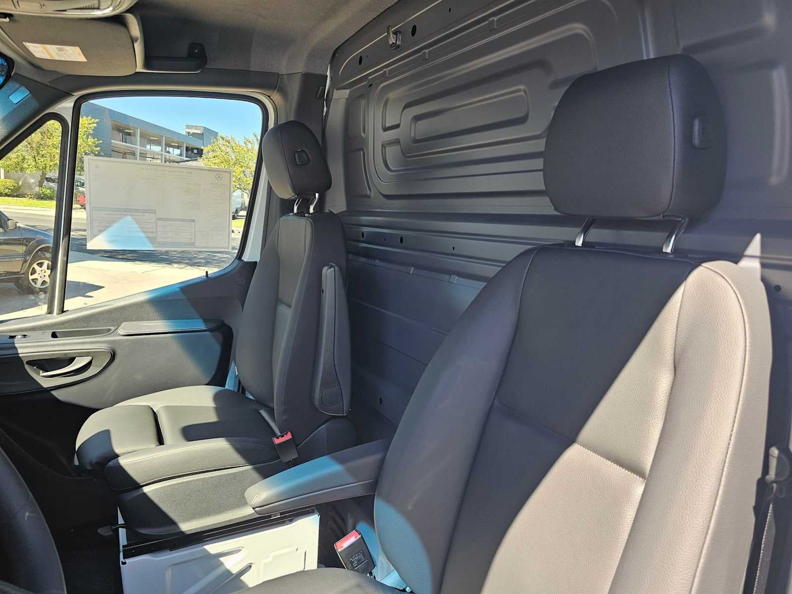 2026 Mercedes-Benz Sprinter Cargo 2500 Standard Roof I4 Diesel 144 RWD