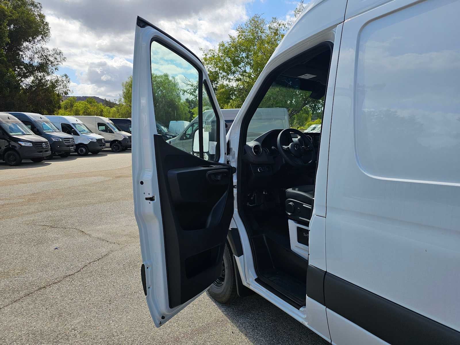 2025 Mercedes-Benz Sprinter Cargo Van 2500 Standard Roof I4 Diesel 144" RWD