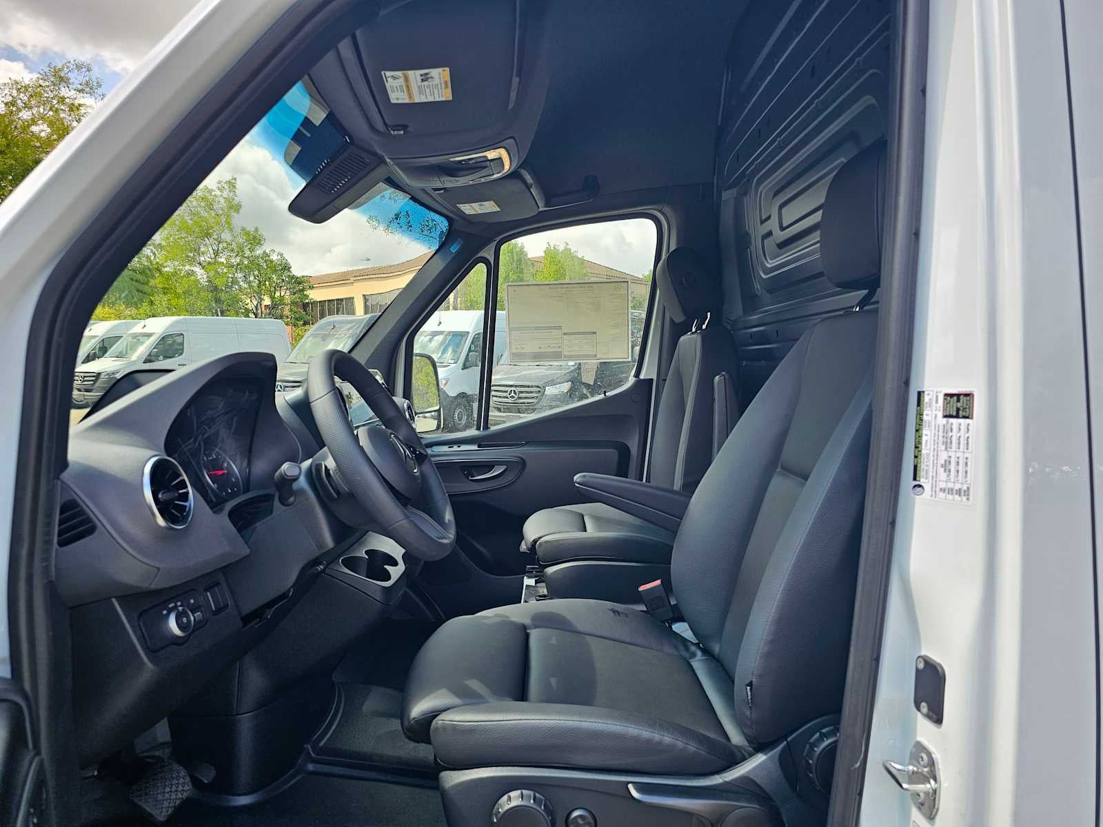 2025 Mercedes-Benz Sprinter Cargo Van 2500 Standard Roof I4 Diesel 144" RWD