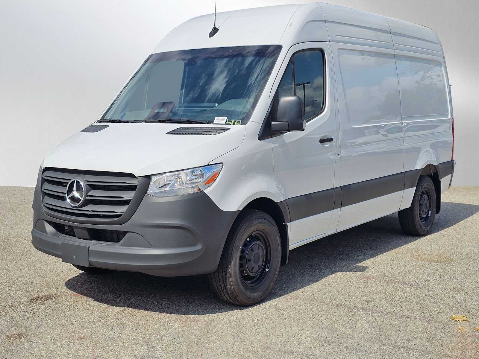 2025 Mercedes-Benz Sprinter Cargo Van 2500 Standard Roof I4 Diesel 144" RWD