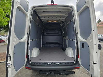 2025 Mercedes-Benz Sprinter Cargo Van 2500 Standard Roof I4 Diesel 144" RWD