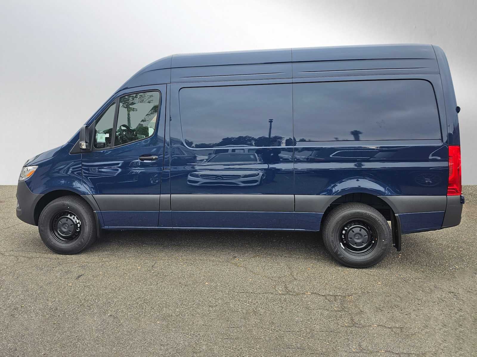 2025 Mercedes-Benz Sprinter Cargo Van 2500 Standard Roof I4 Diesel 144" RWD