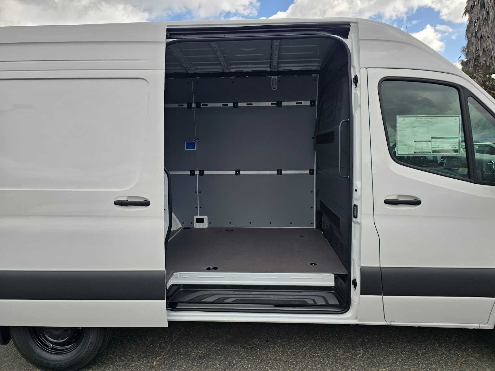 2026 Mercedes-Benz Sprinter 2500 Standard Roof I4 Diesel 144 RWD