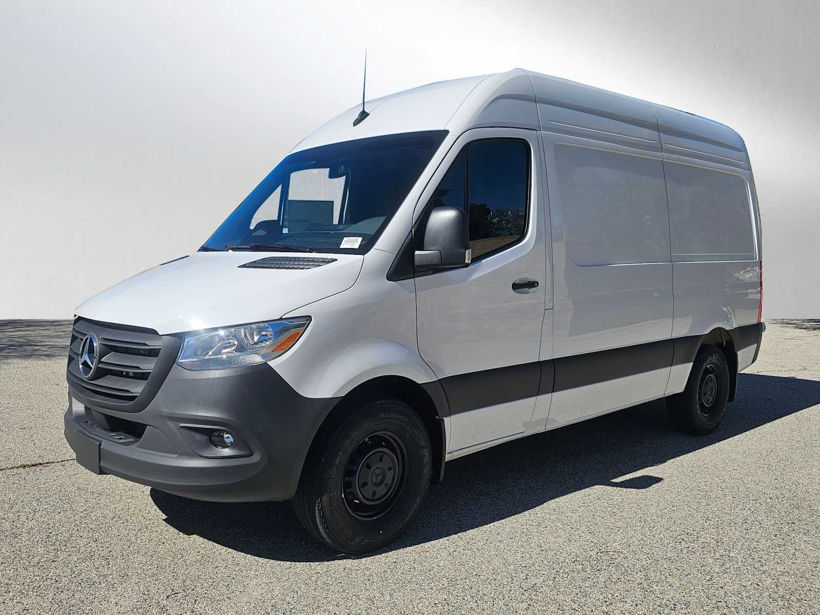 2026 Mercedes-Benz Sprinter 2500 Standard Roof I4 Diesel 144" RWD