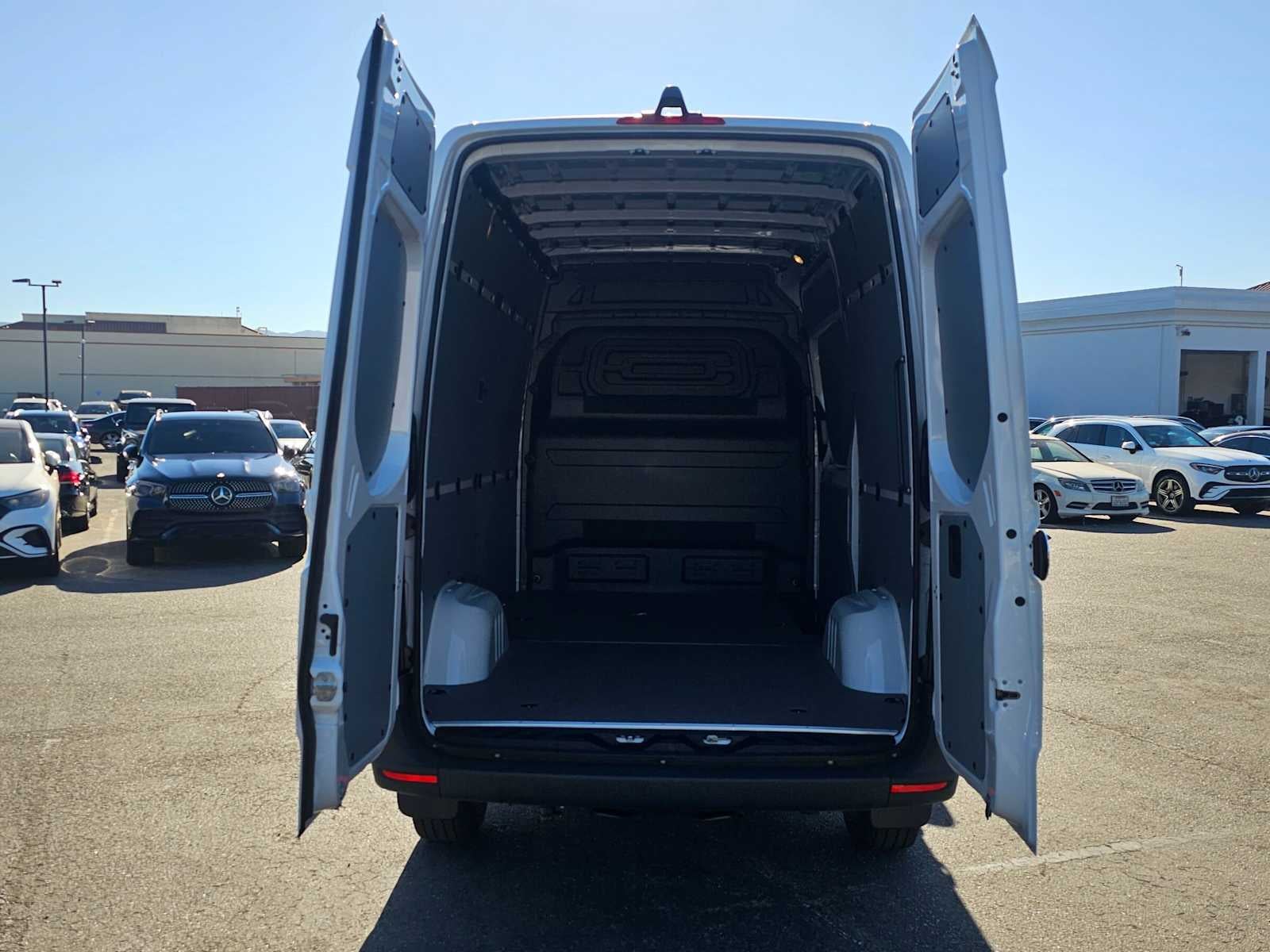 2026 Mercedes-Benz Sprinter Cargo 2500 Standard Roof I4 Diesel 144 RWD