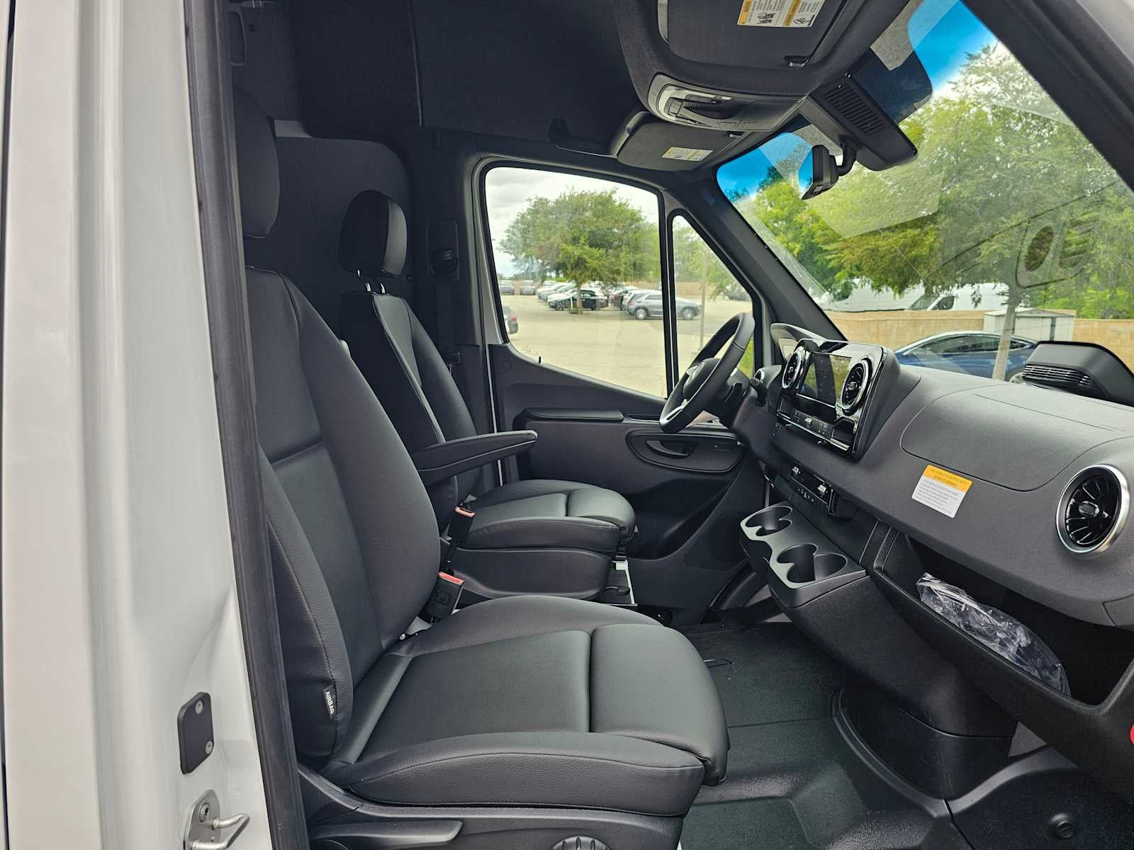 2026 Mercedes-Benz Sprinter 2500 Standard Roof I4 Diesel HO 144 RWD