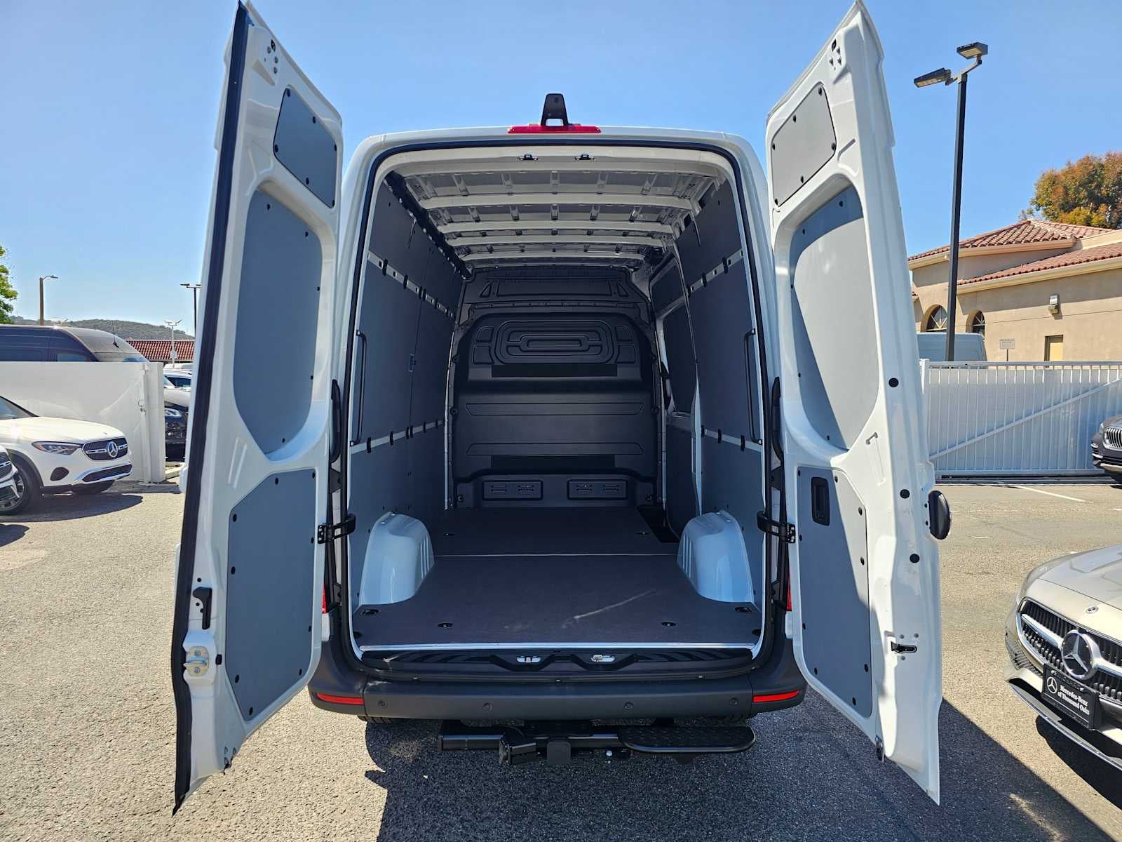 2026 Mercedes-Benz Sprinter 2500 Standard Roof I4 Diesel HO 144 RWD