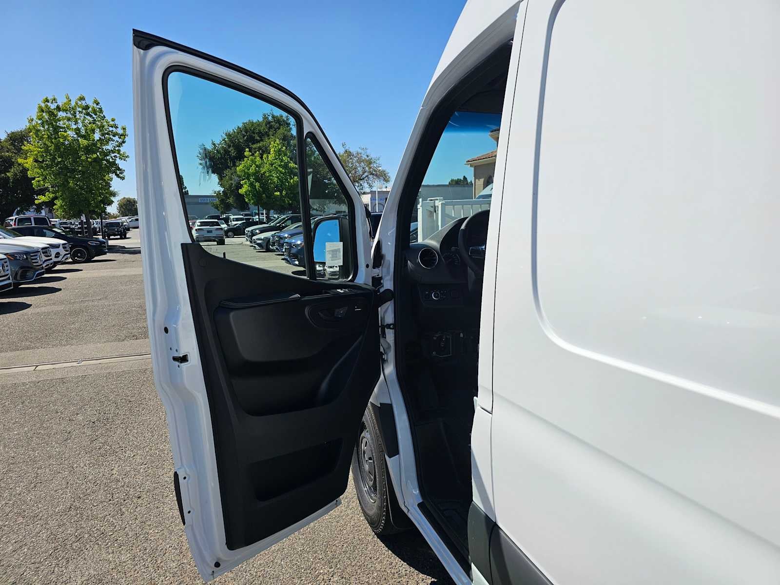 2026 Mercedes-Benz Sprinter 2500 Standard Roof I4 Diesel HO 144 RWD