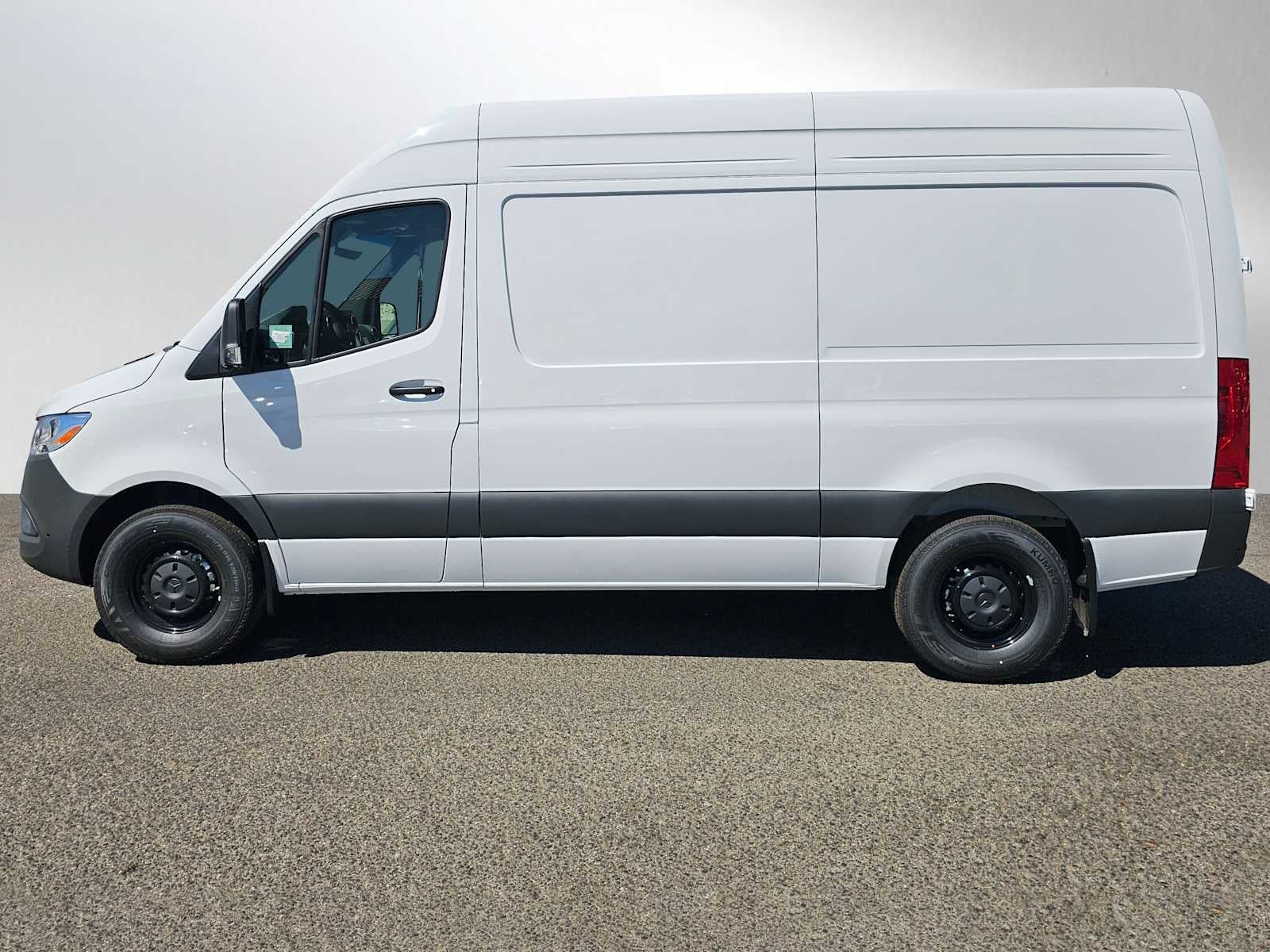 2026 Mercedes-Benz Sprinter 2500 Standard Roof I4 Diesel HO 144 RWD