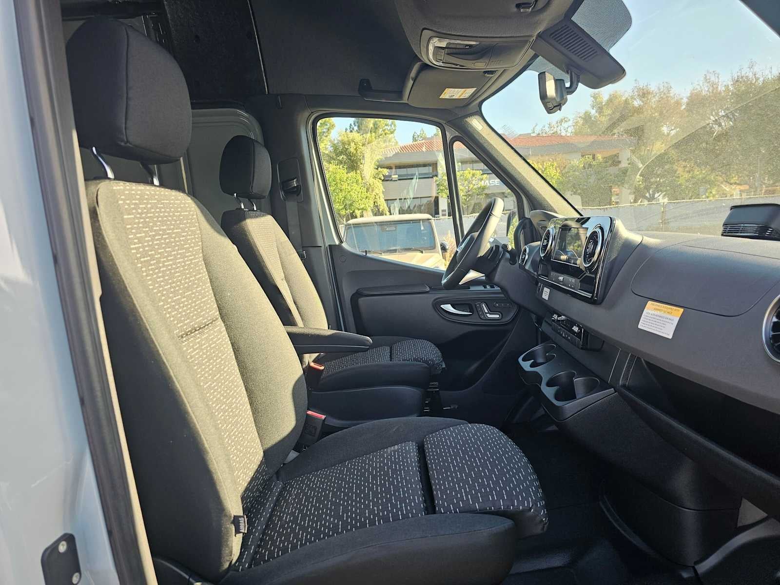 2027 Mercedes-Benz Sprinter Cargo 2500 Standard Roof I4 Diesel HO 144 AWD