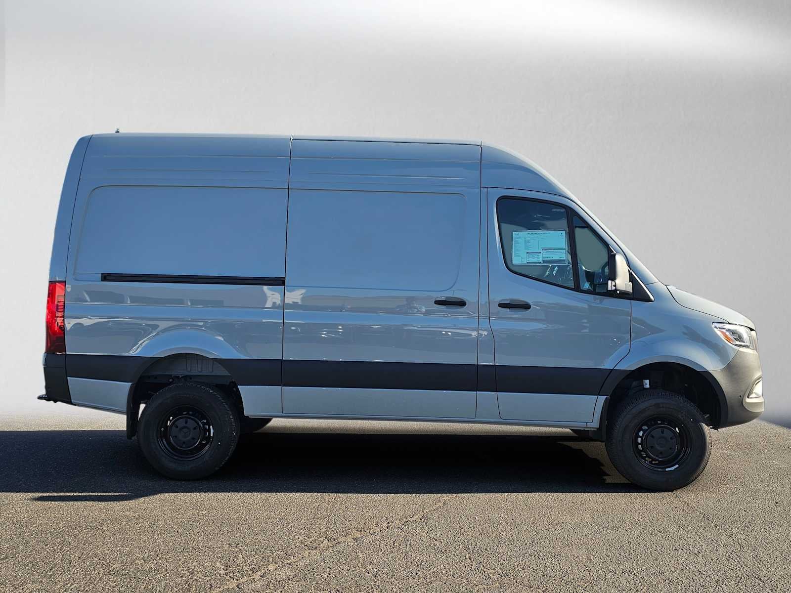 2027 Mercedes-Benz Sprinter Cargo 2500 Standard Roof I4 Diesel HO 144 AWD