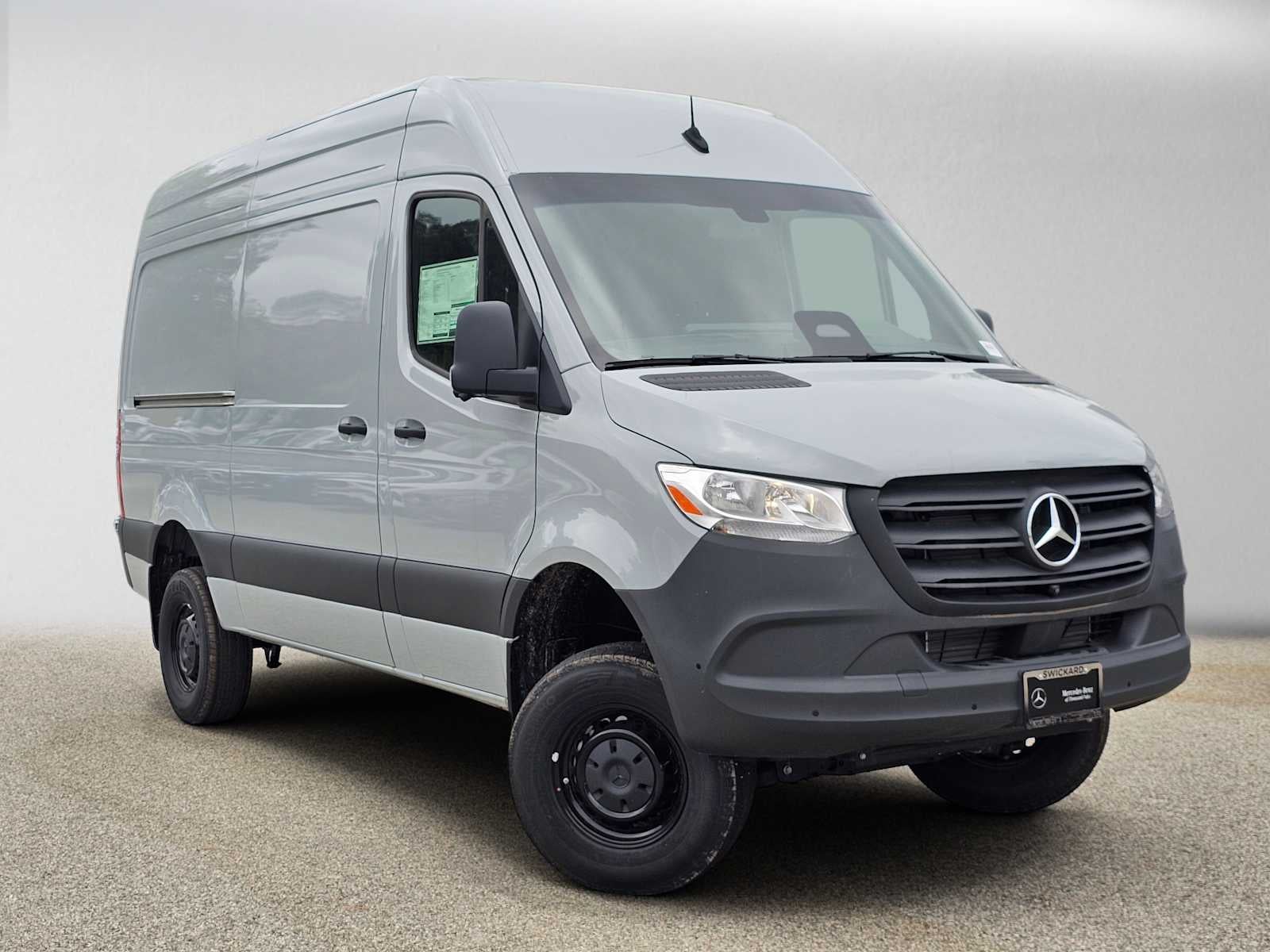 2025 Mercedes-Benz Sprinter 2500 144 WB HO Standard Roof 4x4's photo