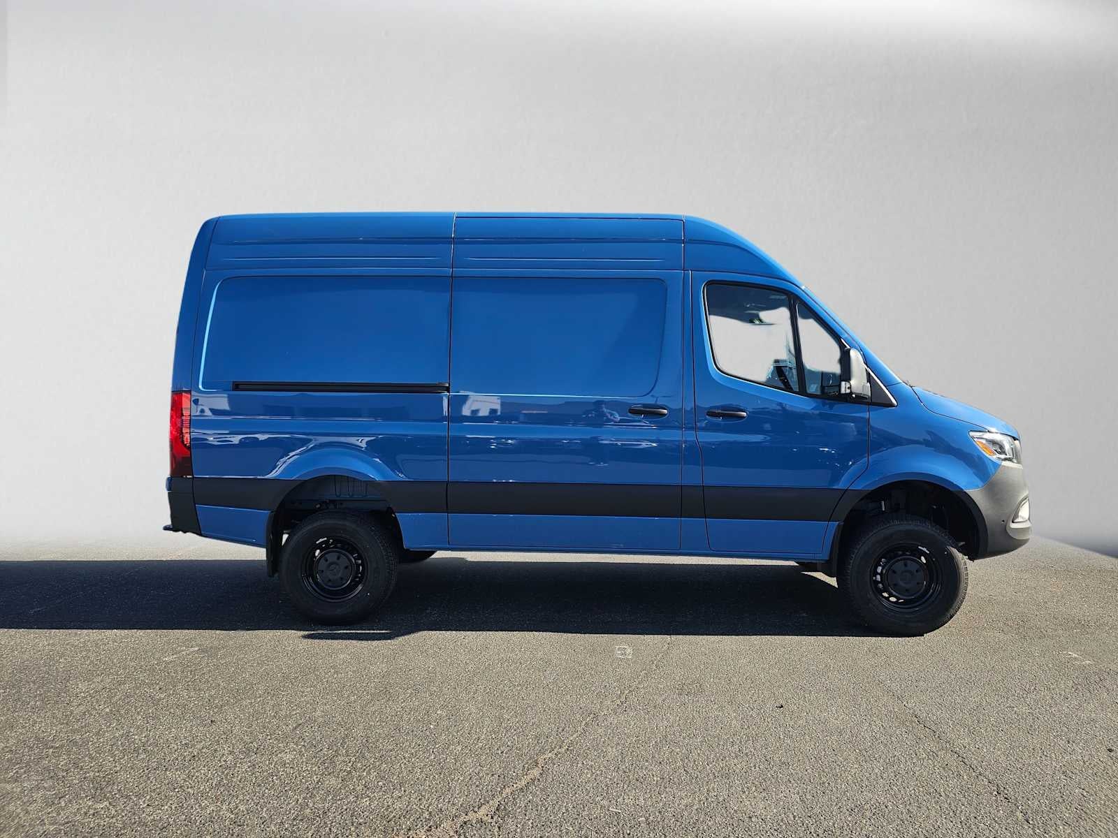 2027 Mercedes-Benz Sprinter Cargo 2500 Standard Roof I4 Diesel HO 144 AWD