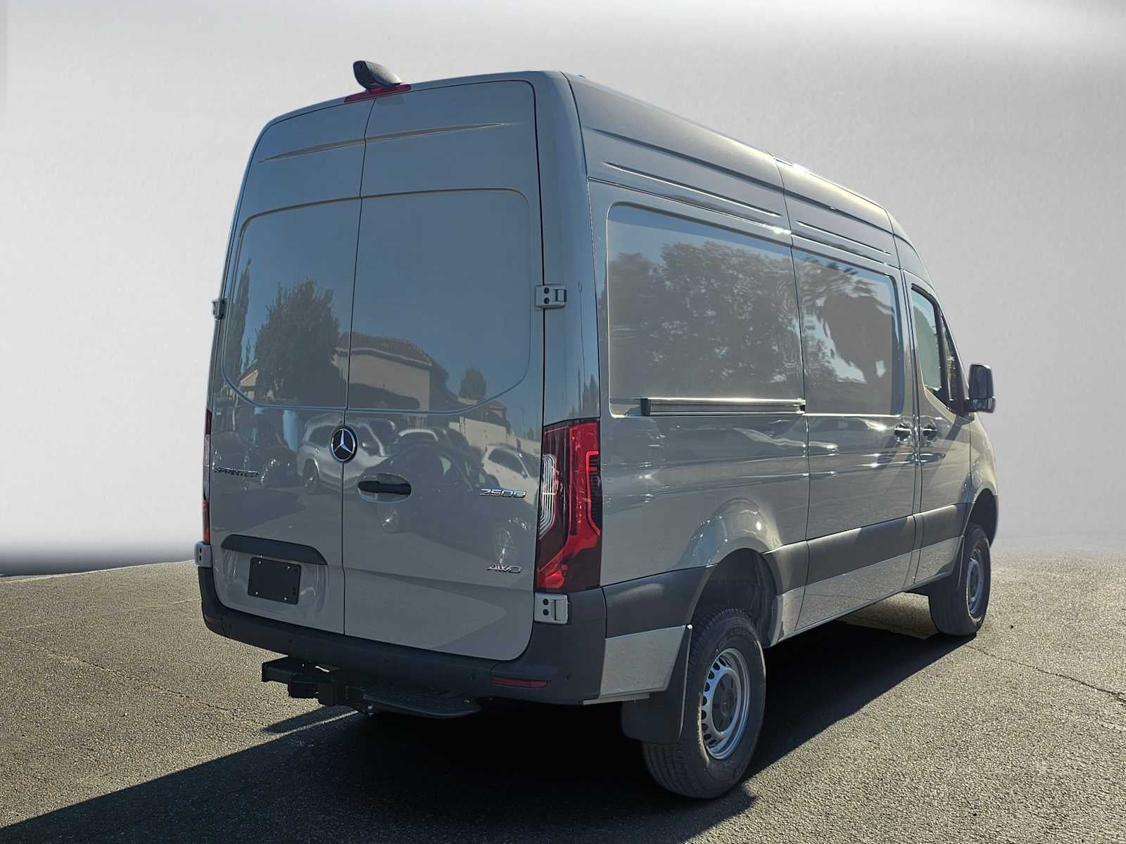 2027 Mercedes-Benz Sprinter Cargo 2500 Standard Roof I4 Diesel HO 144 AWD