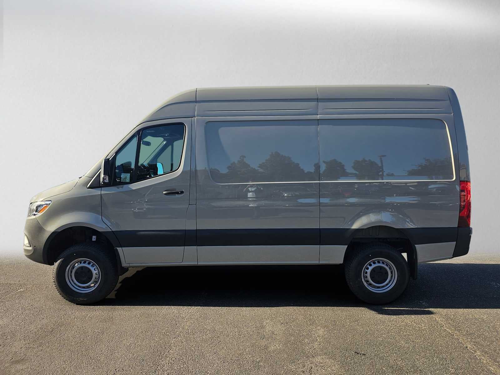 2027 Mercedes-Benz Sprinter Cargo 2500 Standard Roof I4 Diesel HO 144 AWD