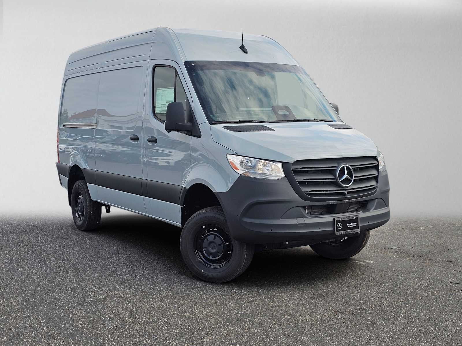 2025 Mercedes-Benz Sprinter 2500 144 WB HO Standard Roof 4x4's photo