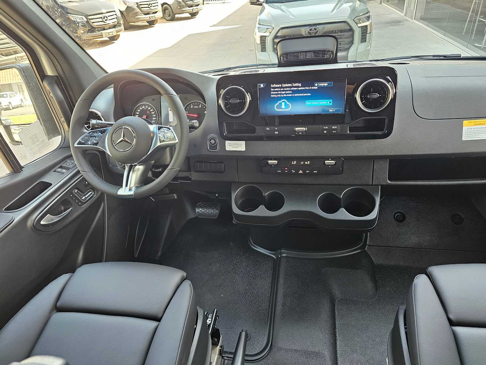 2026 Mercedes-Benz Sprinter 2500 Standard Roof I4 Diesel HO 144 AWD