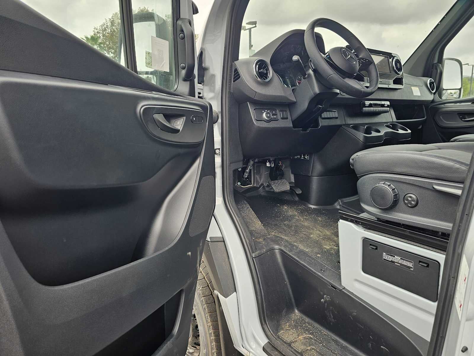 2025 Mercedes-Benz Sprinter Cargo Van 2500 Standard Roof I4 Diesel HO 144 AWD
