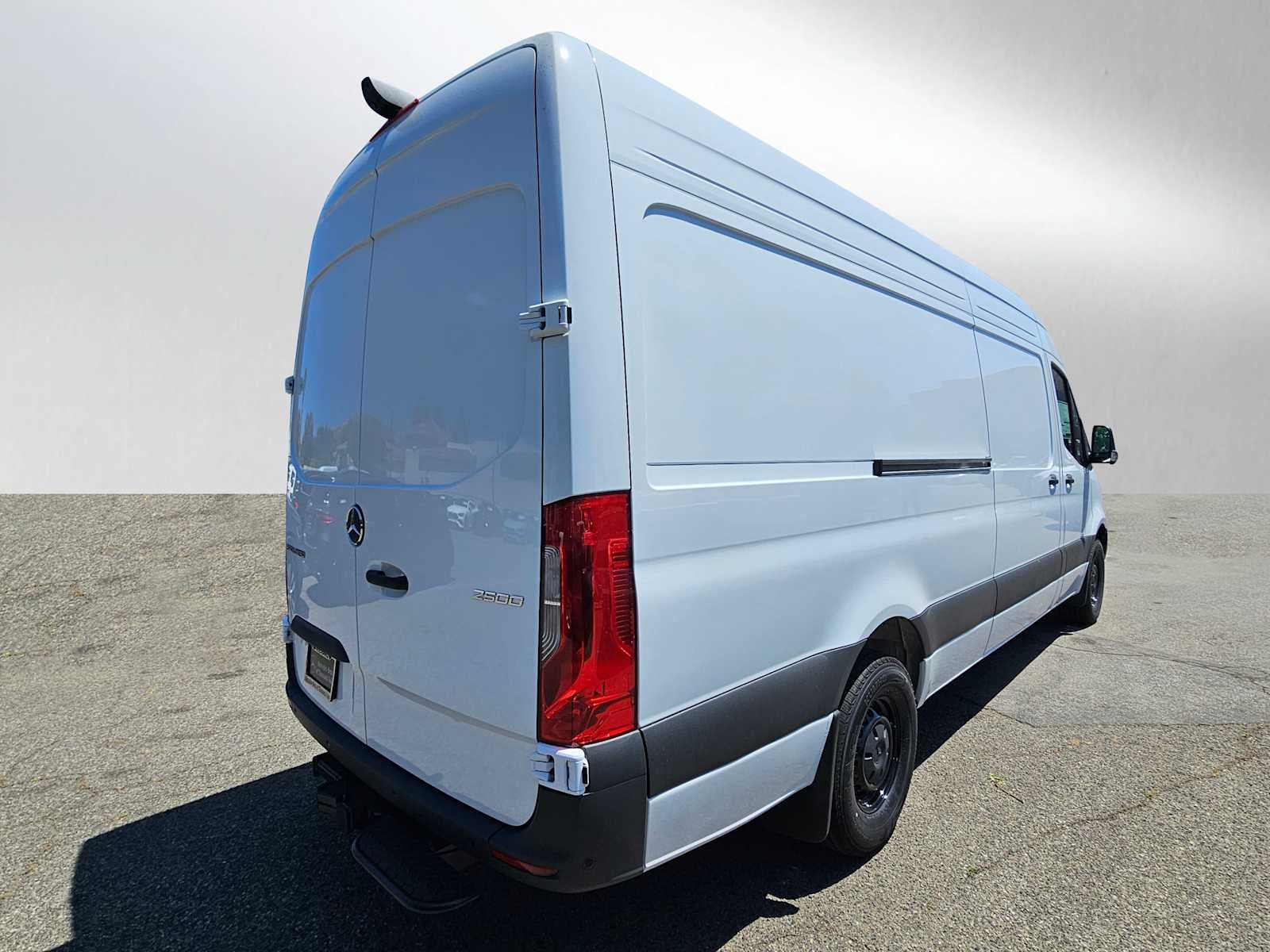 2026 Mercedes-Benz Sprinter 2500 High Roof I4 Diesel HO 170 RWD