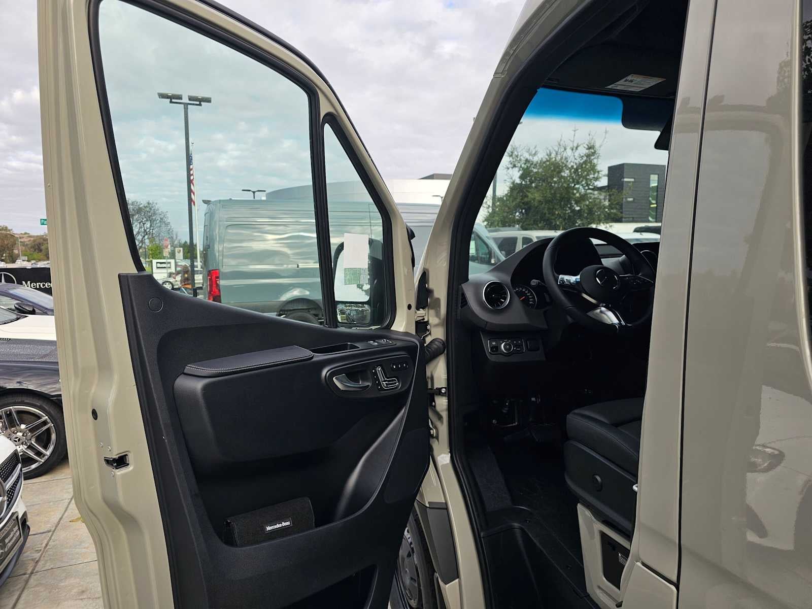 2026 Mercedes-Benz Sprinter Passenger 2500 Standard Roof I4 Diesel HO 144 RWD