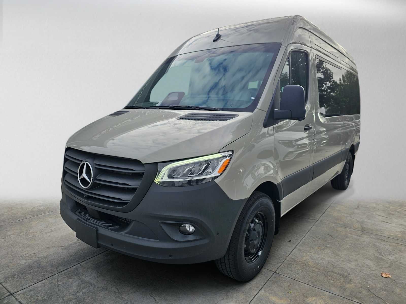 2026 Mercedes-Benz Sprinter Passenger 2500 Standard Roof I4 Diesel HO 144 RWD