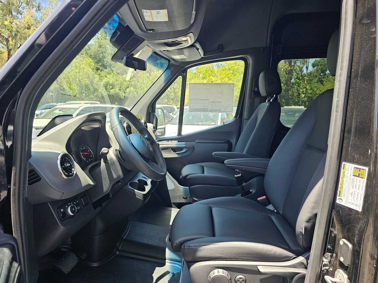 2026 Mercedes-Benz Sprinter Passenger Van 2500 High Roof I4 Diesel HO 170 RWD