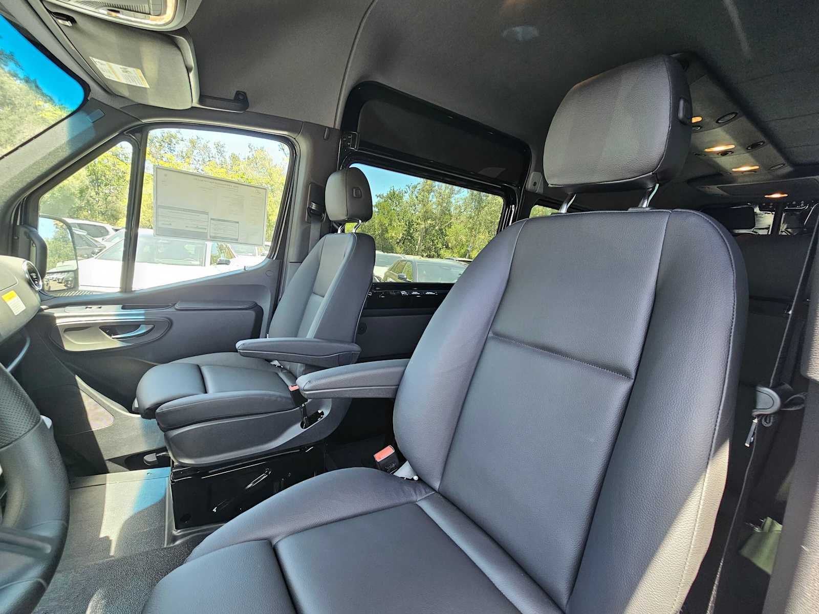 2026 Mercedes-Benz Sprinter Passenger Van 2500 High Roof I4 Diesel HO 170 RWD