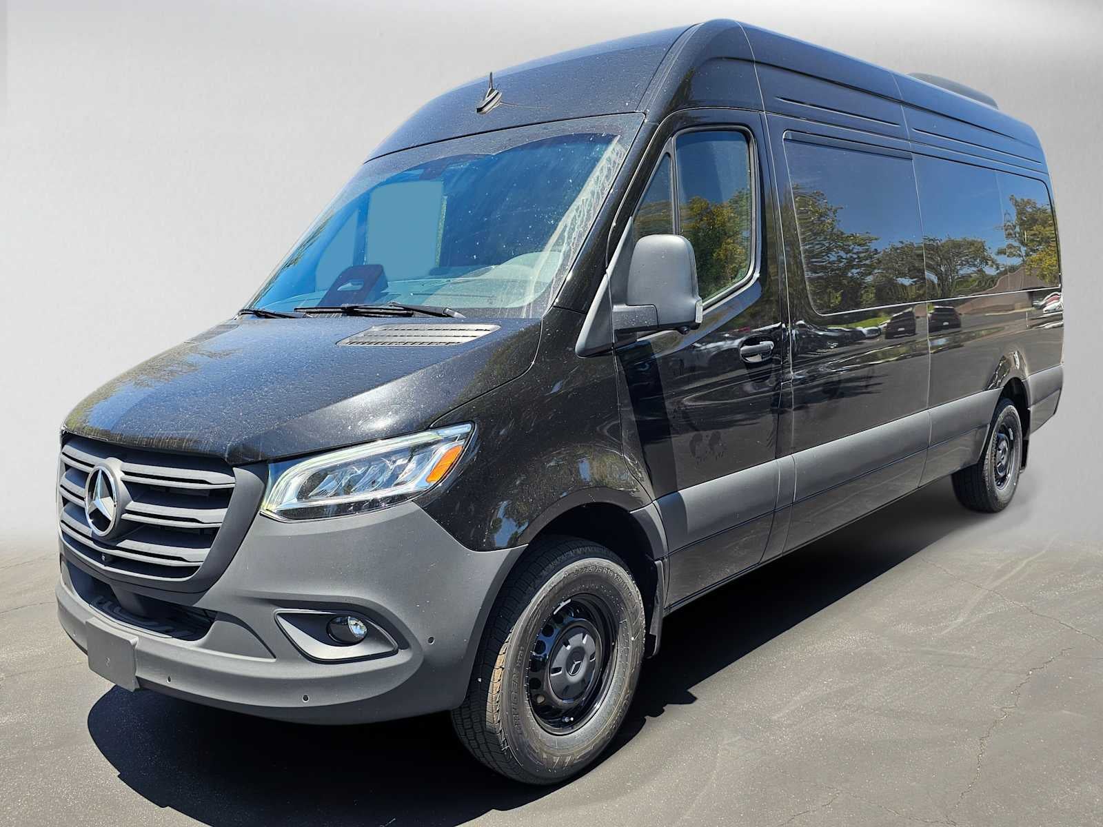 2026 Mercedes-Benz Sprinter Passenger Van 2500 High Roof I4 Diesel HO 170 RWD