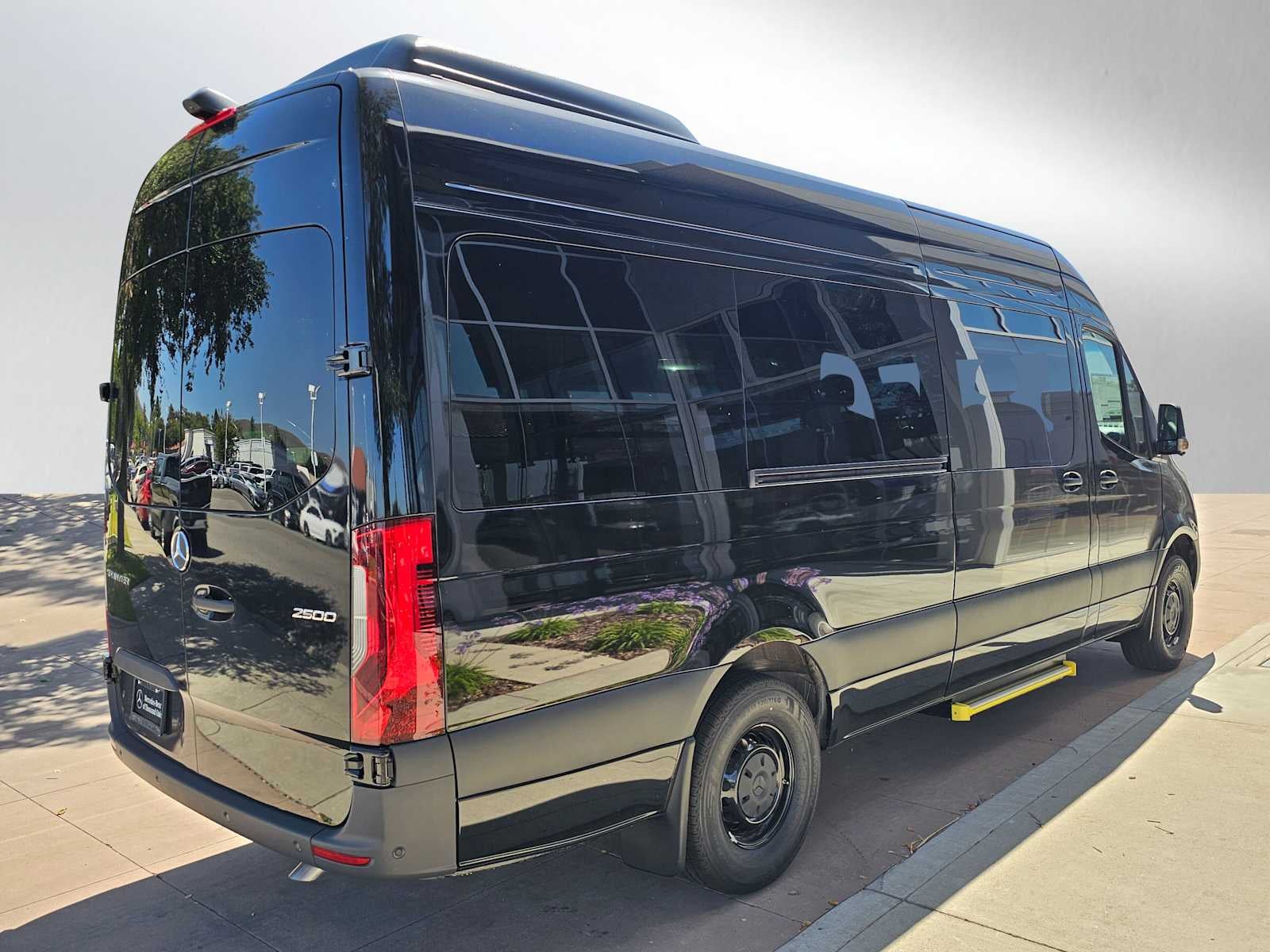 2026 Mercedes-Benz Sprinter Passenger Van 2500 High Roof I4 Diesel HO 170 RWD