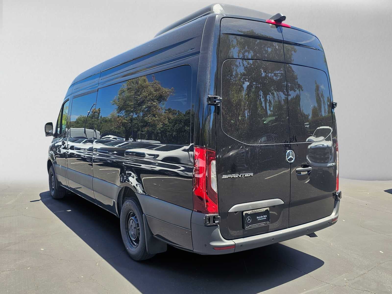 2026 Mercedes-Benz Sprinter Passenger Van 2500 High Roof I4 Diesel HO 170 RWD